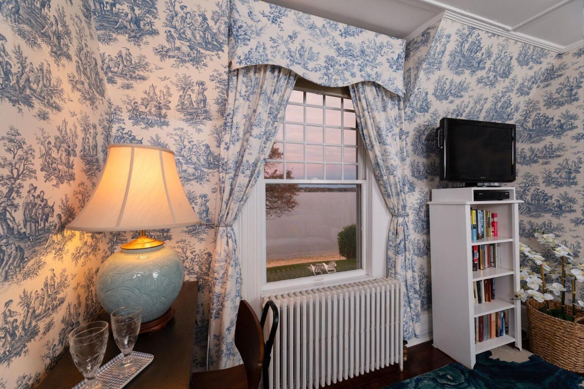 Harbor Knoll Bed And Breakfast Greenport Exterior photo